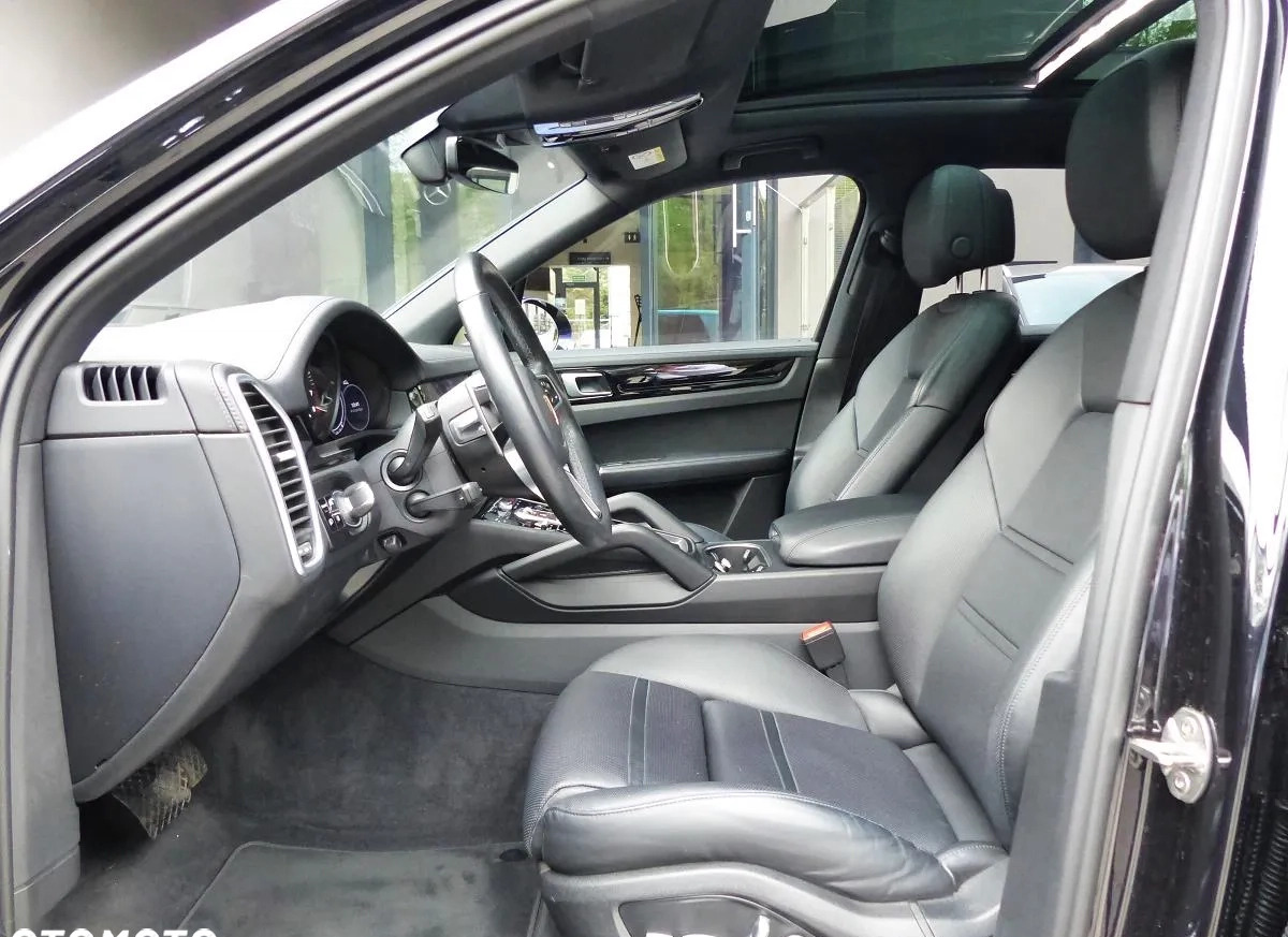Porsche Cayenne cena 349900 przebieg: 35200, rok produkcji 2019 z Stęszew małe 191